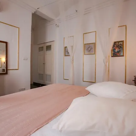 Moshinos Hotel